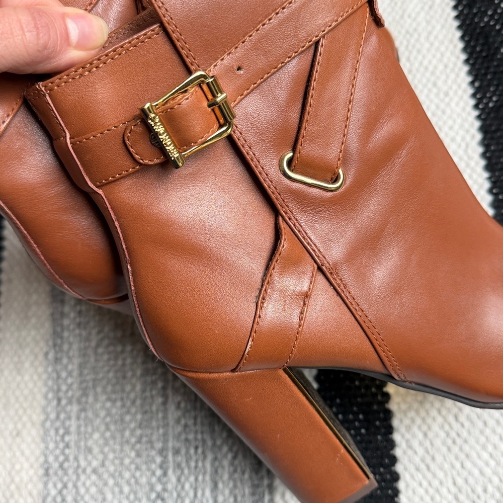 Carmel Ankle Boot with Gold Details - Picture 5 of 7